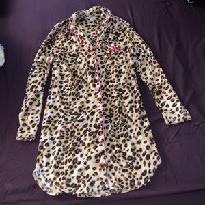 Fleece leopard sleep shirt